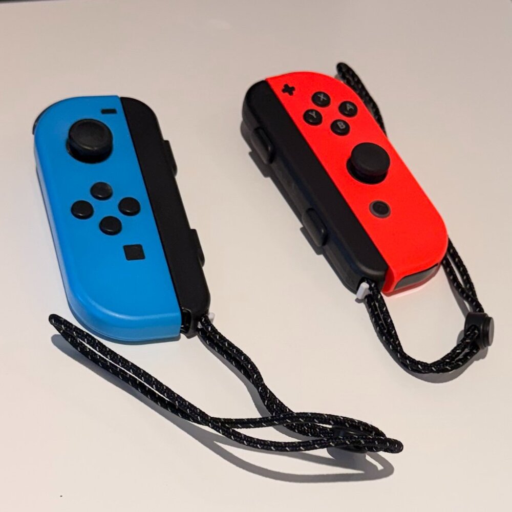 Nintendo Switch with Neon Blue and Neon Red Joy‑Cons TAKING OFFERS! :3 - Picture 5 of 8